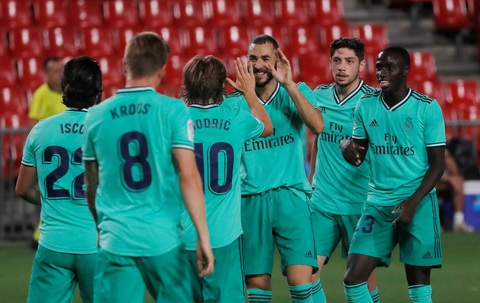 Thắng Granada 2-1, Real Madrid chờ nâng cúp vô địch ngày 17-7 - Ảnh 1. Thắng Granada 2-1, Real Madrid chờ nâng cúp vô địch ngày 17-7 - Ảnh 1.