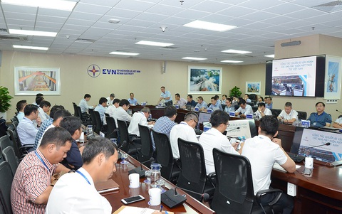 Điện mặt trời vẫn lo nghẽn lưới, không kịp hưởng ưu đãi giá mới - Ảnh 1. Điện mặt trời vẫn lo nghẽn lưới, không kịp hưởng ưu đãi giá mới - Ảnh 1.