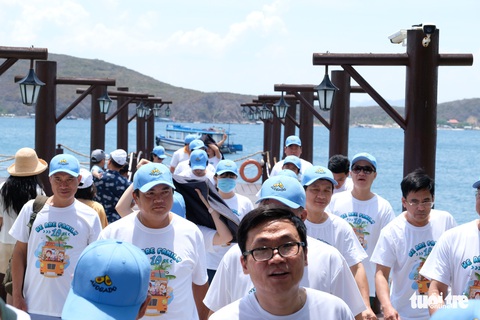 Du lịch Nha Trang giảm giá sâu, khách đông trở lại - Ảnh 2. Du lịch Nha Trang giảm giá sâu, khách đông trở lại - Ảnh 2.