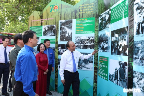 Thủ tướng Nguyễn Xuân Phúc: Nơi gian khổ, khó khăn, có thanh niên xung phong - Ảnh 1. Thủ tướng Nguyễn Xuân Phúc: Nơi gian khổ, khó khăn, có thanh niên xung phong - Ảnh 1.