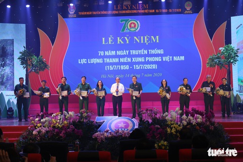 Thủ tướng Nguyễn Xuân Phúc: Nơi gian khổ, khó khăn, có thanh niên xung phong - Ảnh 4. Thủ tướng Nguyễn Xuân Phúc: Nơi gian khổ, khó khăn, có thanh niên xung phong - Ảnh 4.