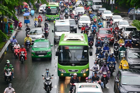 Cải thiện giao thông: Không còn đường lùi! - Ảnh 1. Cải thiện giao thông: Không còn đường lùi! - Ảnh 1.