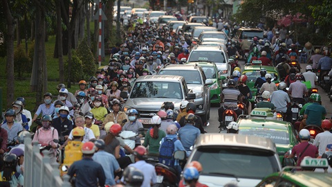 Cải thiện giao thông TP.HCM: Chờ ai, chờ bao lâu nữa? - Ảnh 1. Cải thiện giao thông TP.HCM: Chờ ai, chờ bao lâu nữa? - Ảnh 1.