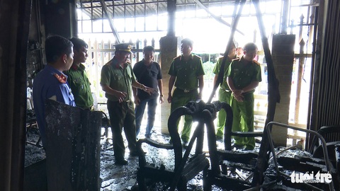 Bắt thêm nghi phạm tiếp tay đốt nhà người tình làm 3 người bị thương - Ảnh 2. Bắt thêm nghi phạm tiếp tay đốt nhà người tình làm 3 người bị thương - Ảnh 2.