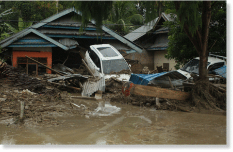Hơn 2.650 người bị cô lập trong nước và bùn do lũ lụt ở Indonesia - Ảnh 3. Hơn 2.650 người bị cô lập trong nước và bùn do lũ lụt ở Indonesia - Ảnh 3.