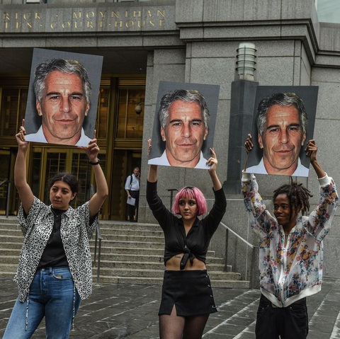 Jeffrey Epstein - Giàu có và đồi bại': Quyền lực không thể bịt miệng công  lý - Tuổi Trẻ Online