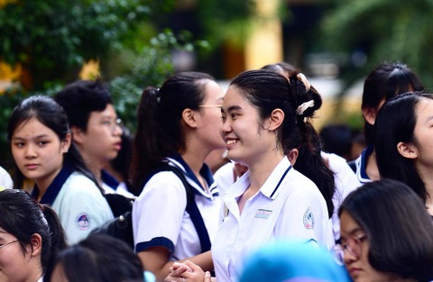 Thí sinh nói đề thi ngoại ngữ lớp 10 TP.HCM bình thường - Ảnh 1. Thí sinh nói đề thi ngoại ngữ lớp 10 TP.HCM bình thường - Ảnh 1.