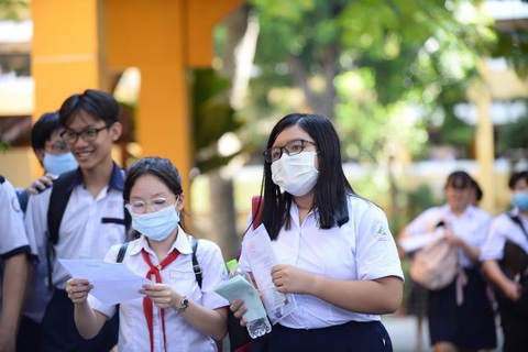 Thí sinh nói đề thi ngoại ngữ lớp 10 TP.HCM bình thường - Ảnh 4. Thí sinh nói đề thi ngoại ngữ lớp 10 TP.HCM bình thường - Ảnh 4.