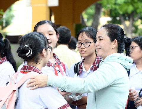 Thí sinh nói đề thi ngoại ngữ lớp 10 TP.HCM bình thường - Ảnh 6. Thí sinh nói đề thi ngoại ngữ lớp 10 TP.HCM bình thường - Ảnh 6.