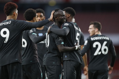 Thua ngược Arsenal, Liverpool vỡ mộng phá kỷ lục của Man City - Ảnh 1. Thua ngược Arsenal, Liverpool vỡ mộng phá kỷ lục của Man City - Ảnh 1.