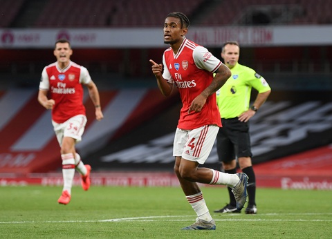 Thua ngược Arsenal, Liverpool vỡ mộng phá kỷ lục của Man City - Ảnh 3. Thua ngược Arsenal, Liverpool vỡ mộng phá kỷ lục của Man City - Ảnh 3.