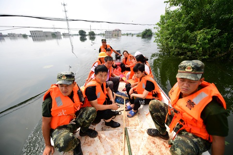 Sau mưa lũ tơi bời, Trung Quốc lại hứng nắng nóng đến 40 độ C - Ảnh 1. Sau mưa lũ tơi bời, Trung Quốc lại hứng nắng nóng đến 40 độ C - Ảnh 1.
