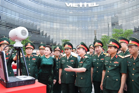 Chủ tịch Quốc hội: Viettel cần nâng hạng về viễn thông ở châu Á - Ảnh 2. Chủ tịch Quốc hội: Viettel cần nâng hạng về viễn thông ở châu Á - Ảnh 2.
