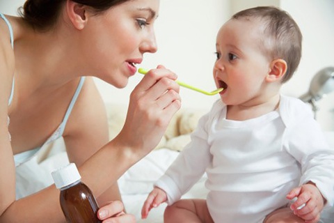 Thuốc ho nào để cắt dịu cơn ho mà vẫn an toàn cho trẻ? - Ảnh 1. Thuốc ho nào để cắt dịu cơn ho mà vẫn an toàn cho trẻ? - Ảnh 1.