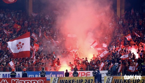 Hà Nội FC không muốn năm thứ 4 liên tiếp phải nộp phạt vì CĐV Hải Phòng - Ảnh 1. Hà Nội FC không muốn năm thứ 4 liên tiếp phải nộp phạt vì CĐV Hải Phòng - Ảnh 1.