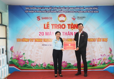 Mê Linh Point đóng góp các máy đo thân nhiệt trị giá trên 1 tỉ đồng - Ảnh 1. Mê Linh Point đóng góp các máy đo thân nhiệt trị giá trên 1 tỉ đồng - Ảnh 1.