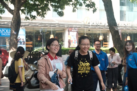 Thi vào lớp 10 Hà Nội: Có thể dùng thẻ căn cước công dân thay phiếu báo thi - Ảnh 4. Thi vào lớp 10 Hà Nội: Có thể dùng thẻ căn cước công dân thay phiếu báo thi - Ảnh 4.
