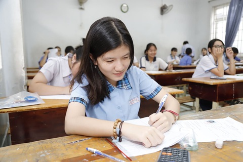 Sáng nay thi lớp 10 ở Hà Nội, TP.HCM: Dù kết quả thế nào thì bố mẹ vẫn yêu con - Ảnh 9. Sáng nay thi lớp 10 ở Hà Nội, TP.HCM: Dù kết quả thế nào thì bố mẹ vẫn yêu con - Ảnh 9.