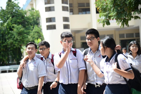 Đề thi toán lớp 10 TP.HCM dễ thở, thí sinh cười tươi ra về - Ảnh 6. Đề thi toán lớp 10 TP.HCM dễ thở, thí sinh cười tươi ra về - Ảnh 6.