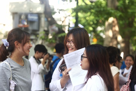 Đề tiếng Anh thi lớp 10 Hà Nội dễ lấy điểm, thí sinh lo điểm chuẩn cao - Ảnh 11. Đề tiếng Anh thi lớp 10 Hà Nội dễ lấy điểm, thí sinh lo điểm chuẩn cao - Ảnh 11.