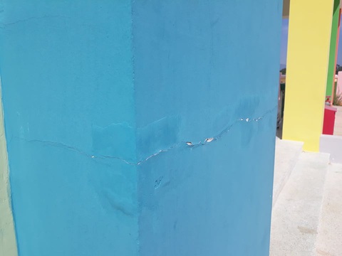 Phụ huynh lo lắng vì trường mầm non mới xây đã nứt - Ảnh 2. Phụ huynh lo lắng vì trường mầm non mới xây đã nứt - Ảnh 2.