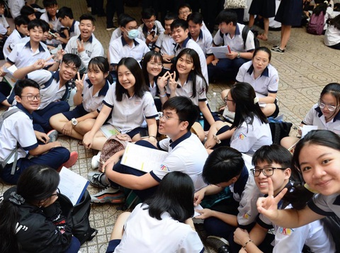 Sáng nay thi lớp 10 ở Hà Nội, TP.HCM: Dù kết quả thế nào thì bố mẹ vẫn yêu con - Ảnh 2. Sáng nay thi lớp 10 ở Hà Nội, TP.HCM: Dù kết quả thế nào thì bố mẹ vẫn yêu con - Ảnh 2.