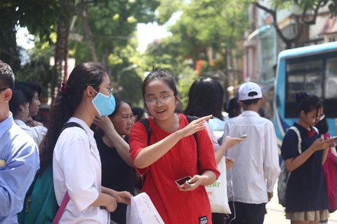 Đề thi văn lớp 10 Hà Nội trúng tủ thí sinh - Ảnh 7. Đề thi văn lớp 10 Hà Nội trúng tủ thí sinh - Ảnh 7.