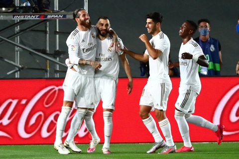 Real Madrid mở hội ăn mừng chức vô địch của mùa giải kéo dài 11 tháng - Ảnh 3. Real Madrid mở hội ăn mừng chức vô địch của mùa giải kéo dài 11 tháng - Ảnh 3.
