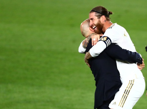 Real Madrid mở hội ăn mừng chức vô địch của mùa giải kéo dài 11 tháng - Ảnh 7. Real Madrid mở hội ăn mừng chức vô địch của mùa giải kéo dài 11 tháng - Ảnh 7.