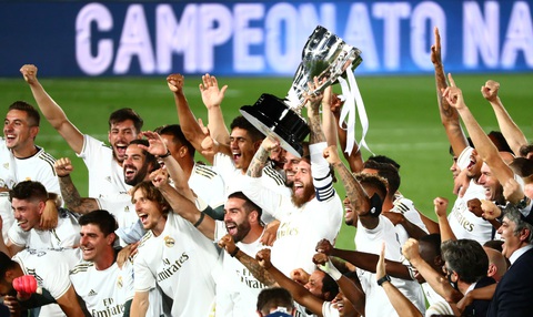 Real Madrid mở hội ăn mừng chức vô địch của mùa giải kéo dài 11 tháng - Ảnh 10. Real Madrid mở hội ăn mừng chức vô địch của mùa giải kéo dài 11 tháng - Ảnh 10.