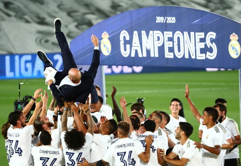 Real Madrid mở hội ăn mừng chức vô địch của mùa giải kéo dài 11 tháng - Ảnh 9. Real Madrid mở hội ăn mừng chức vô địch của mùa giải kéo dài 11 tháng - Ảnh 9.