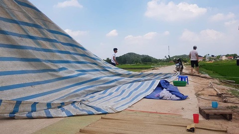 Dân dỡ lều, bãi rác Nam Sơn mở cửa trở lại - Ảnh 1. Dân dỡ lều, bãi rác Nam Sơn mở cửa trở lại - Ảnh 1.