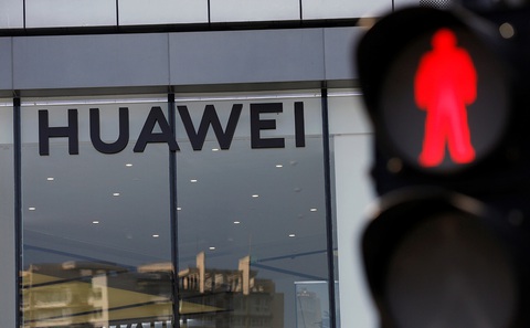 Kẻ thắng người thua khi hất cẳng Huawei - Ảnh 1. Kẻ thắng người thua khi hất cẳng Huawei - Ảnh 1.