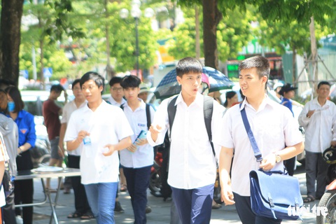 Đề tiếng Anh thi lớp 10 Hà Nội dễ lấy điểm, thí sinh lo điểm chuẩn cao - Ảnh 8. Đề tiếng Anh thi lớp 10 Hà Nội dễ lấy điểm, thí sinh lo điểm chuẩn cao - Ảnh 8.