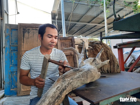 Chàng trai... biến rác thành tiền - Ảnh 1. Chàng trai... biến rác thành tiền - Ảnh 1.