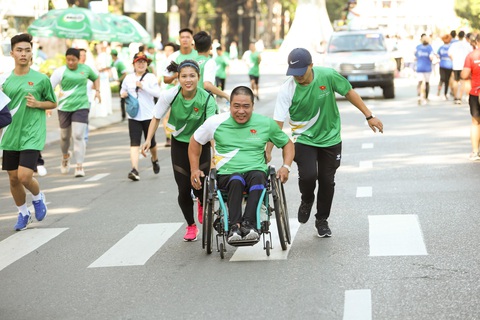 Hơn 2.100 học sinh tham gia Ngày chạy Olympic vì sức khỏe toàn dân với màn đồng diễn ấn tượng - Ảnh 6. Hơn 2.100 học sinh tham gia Ngày chạy Olympic vì sức khỏe toàn dân với màn đồng diễn ấn tượng - Ảnh 6.