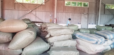 Khó xử lý hàng giả, hàng lậu trên không gian mạng - Ảnh 4. Khó xử lý hàng giả, hàng lậu trên không gian mạng - Ảnh 4.