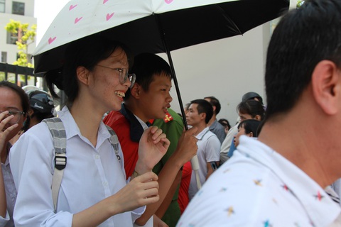 Đề thi văn lớp 10 Hà Nội trúng tủ thí sinh - Ảnh 9. Đề thi văn lớp 10 Hà Nội trúng tủ thí sinh - Ảnh 9.
