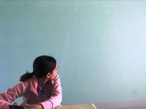 Phụ huynh lo lắng vì trường mầm non mới xây đã nứt - Ảnh 1. Phụ huynh lo lắng vì trường mầm non mới xây đã nứt - Ảnh 1.