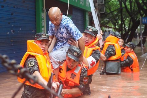Nước lũ lớn kinh hoàng đổ về đập Tam Hiệp, vượt cảnh báo 15 mét - Ảnh 4. Nước lũ lớn kinh hoàng đổ về đập Tam Hiệp, vượt cảnh báo 15 mét - Ảnh 4.