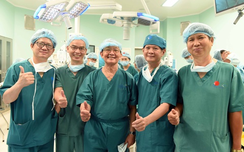Giáo sư Trần Đông A: Làm nghề y, ở đâu cũng cứu người - Ảnh 1. Giáo sư Trần Đông A: Làm nghề y, ở đâu cũng cứu người - Ảnh 1.
