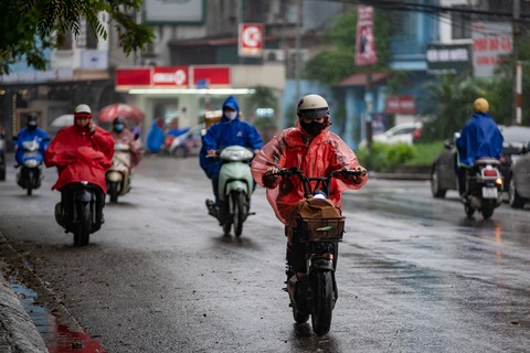 Kết thúc đợt nắng nóng, Bắc Bộ đón mưa lớn từ ngày mai - Ảnh 1. Kết thúc đợt nắng nóng, Bắc Bộ đón mưa lớn từ ngày mai - Ảnh 1.