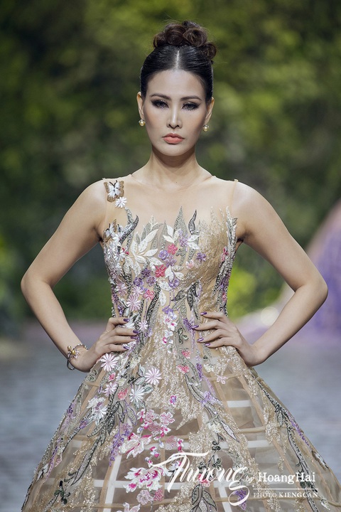 Dàn siêu mẫu, hoa hậu tái xuất rạng rỡ tại Thương by Hoàng Hải - Ảnh 4. Dàn siêu mẫu, hoa hậu tái xuất rạng rỡ tại Thương by Hoàng Hải - Ảnh 4.