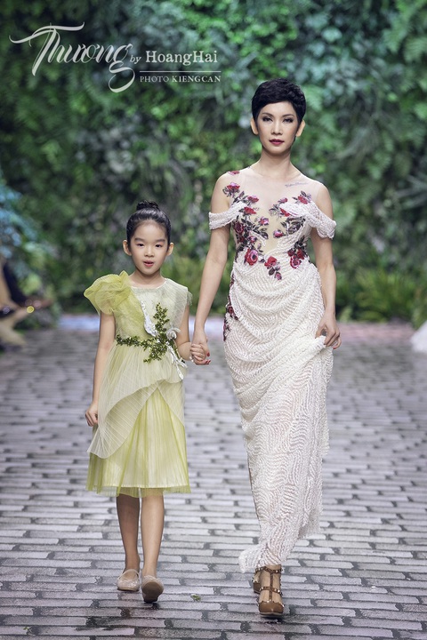 Dàn siêu mẫu, hoa hậu tái xuất rạng rỡ tại Thương by Hoàng Hải - Ảnh 9. Dàn siêu mẫu, hoa hậu tái xuất rạng rỡ tại Thương by Hoàng Hải - Ảnh 9.