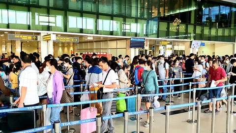 Khách đi nhiều, vé máy bay tăng giá mạnh, có tuyến tăng gấp đôi - Ảnh 1. Khách đi nhiều, vé máy bay tăng giá mạnh, có tuyến tăng gấp đôi - Ảnh 1.