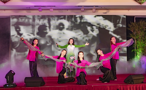 Saigontourist Group tổ chức hội diễn văn nghệ chào mừng 45 năm thành lập - Ảnh 1. Saigontourist Group tổ chức hội diễn văn nghệ chào mừng 45 năm thành lập - Ảnh 1.