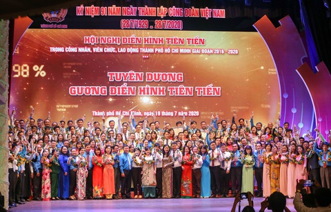 Tuyên dương 212 điển hình tiên tiến trong cán bộ, viên chức, lao động TP.HCM - Ảnh 1. Tuyên dương 212 điển hình tiên tiến trong cán bộ, viên chức, lao động TP.HCM - Ảnh 1.