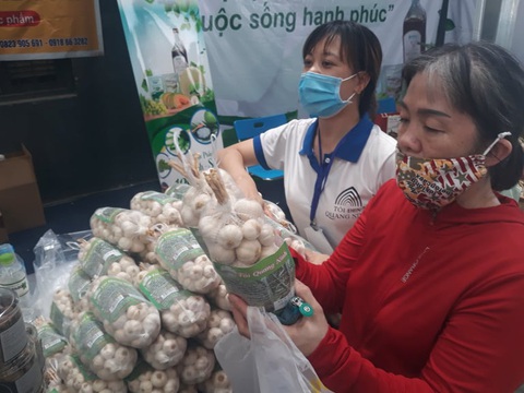 Đặc sản 3 miền tràn về Sài Gòn với 650 gian hàng, 100% mặt hàng giảm giá tẹt ga - Ảnh 4. Đặc sản 3 miền tràn về Sài Gòn với 650 gian hàng, 100% mặt hàng giảm giá tẹt ga - Ảnh 4.