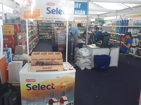 Đặc sản 3 miền tràn về Sài Gòn với 650 gian hàng, 100% mặt hàng giảm giá tẹt ga - Ảnh 11. Đặc sản 3 miền tràn về Sài Gòn với 650 gian hàng, 100% mặt hàng giảm giá tẹt ga - Ảnh 11.