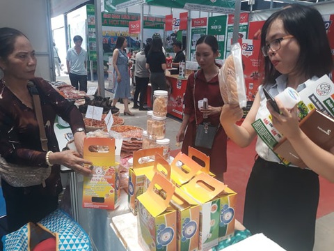 Đặc sản 3 miền tràn về Sài Gòn với 650 gian hàng, 100% mặt hàng giảm giá tẹt ga - Ảnh 8. Đặc sản 3 miền tràn về Sài Gòn với 650 gian hàng, 100% mặt hàng giảm giá tẹt ga - Ảnh 8.